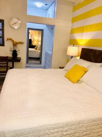 Fully Renovated studio apartment walking distance to the beach - Image 2