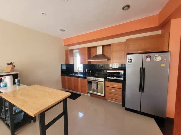 2 Bedroom 2 and a half bathrooms half block to beach yr. lease - Image 5