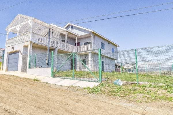 Casa grande con patio ENORME / Big house with HUGE yard