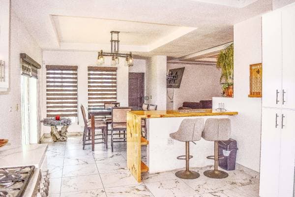 Casa grande con patio ENORME / Big house with HUGE yard - Image 4