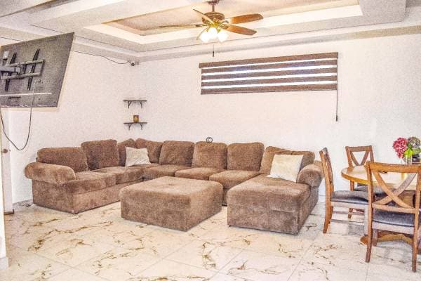 Casa grande con patio ENORME / Big house with HUGE yard - Image 5