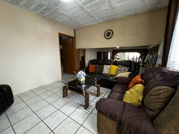 Casa Membrillo – Space, Design, and Comfort - Image 4