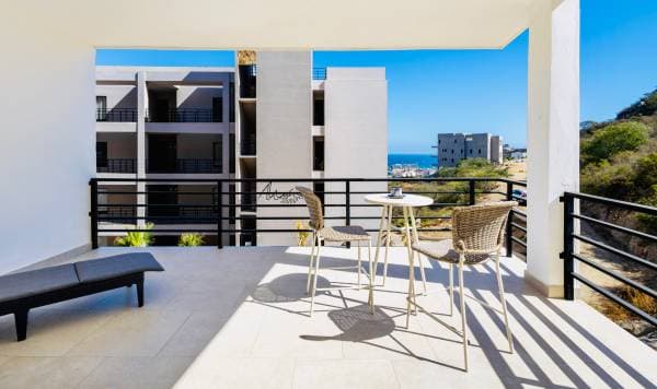 Cabo San Lucas Condo sunlit ocean view & location privileged