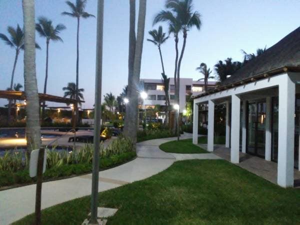 Beautiful apartment. Very near to the beach and lots of amenities - Image 3