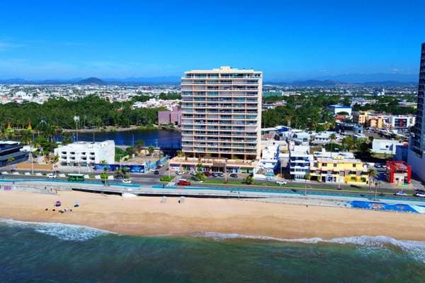 Penthouse For Sale In Paradise Bay Grand - Image 3